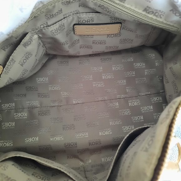 Michael Kors Crossbody Handbag - Picture 4 of 8